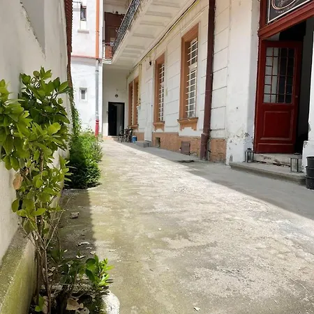 Select Center Apartment